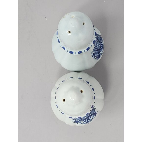 Vintage Ceramic Salt & Pepper Shakers White‎ & Blue Floral Design - Picture 5 of 8